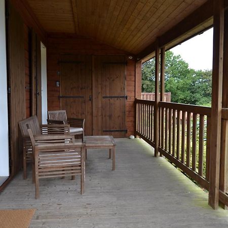 Beautiful Lake View 3 Bedroom Chalet. Saint-Manvieu-Bocage エクステリア 写真