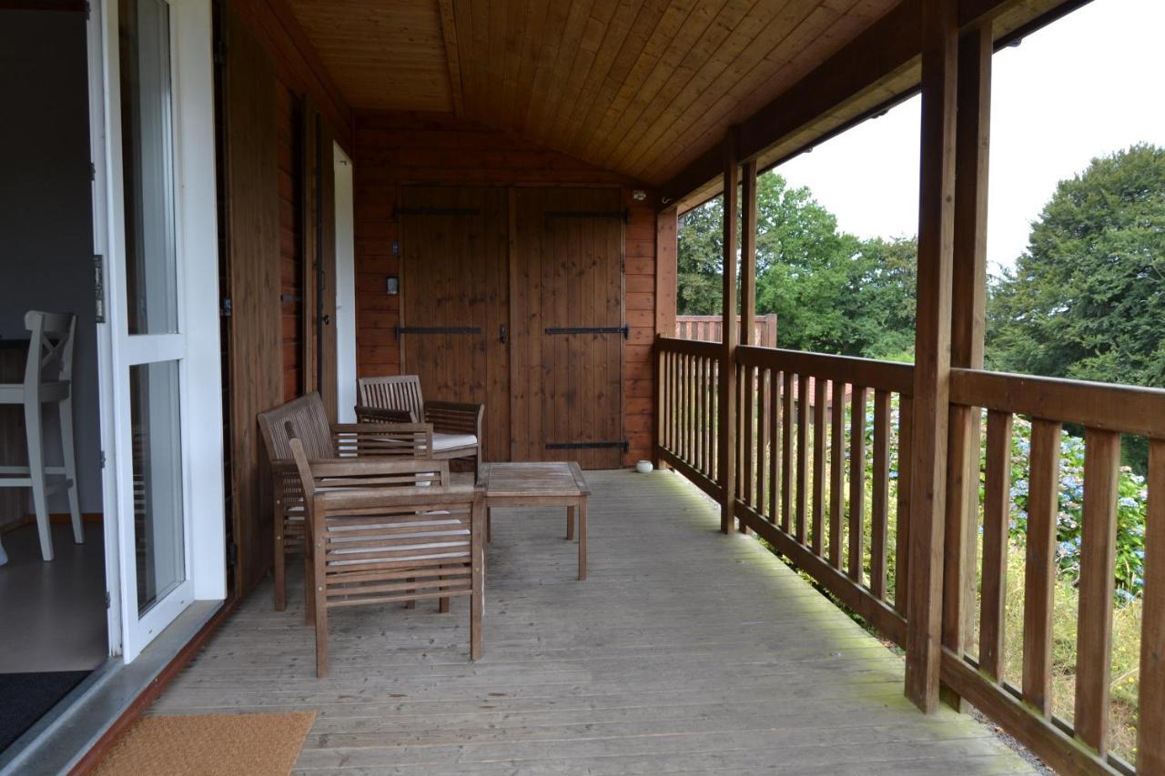 Beautiful Lake View 3 Bedroom Chalet. Saint-Manvieu-Bocage エクステリア 写真