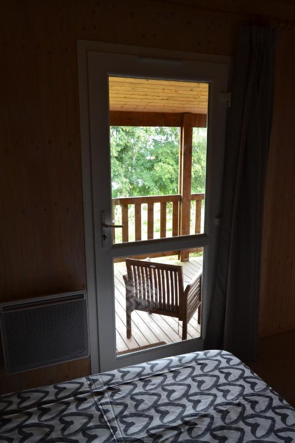 Beautiful Lake View 3 Bedroom Chalet. Saint-Manvieu-Bocage エクステリア 写真