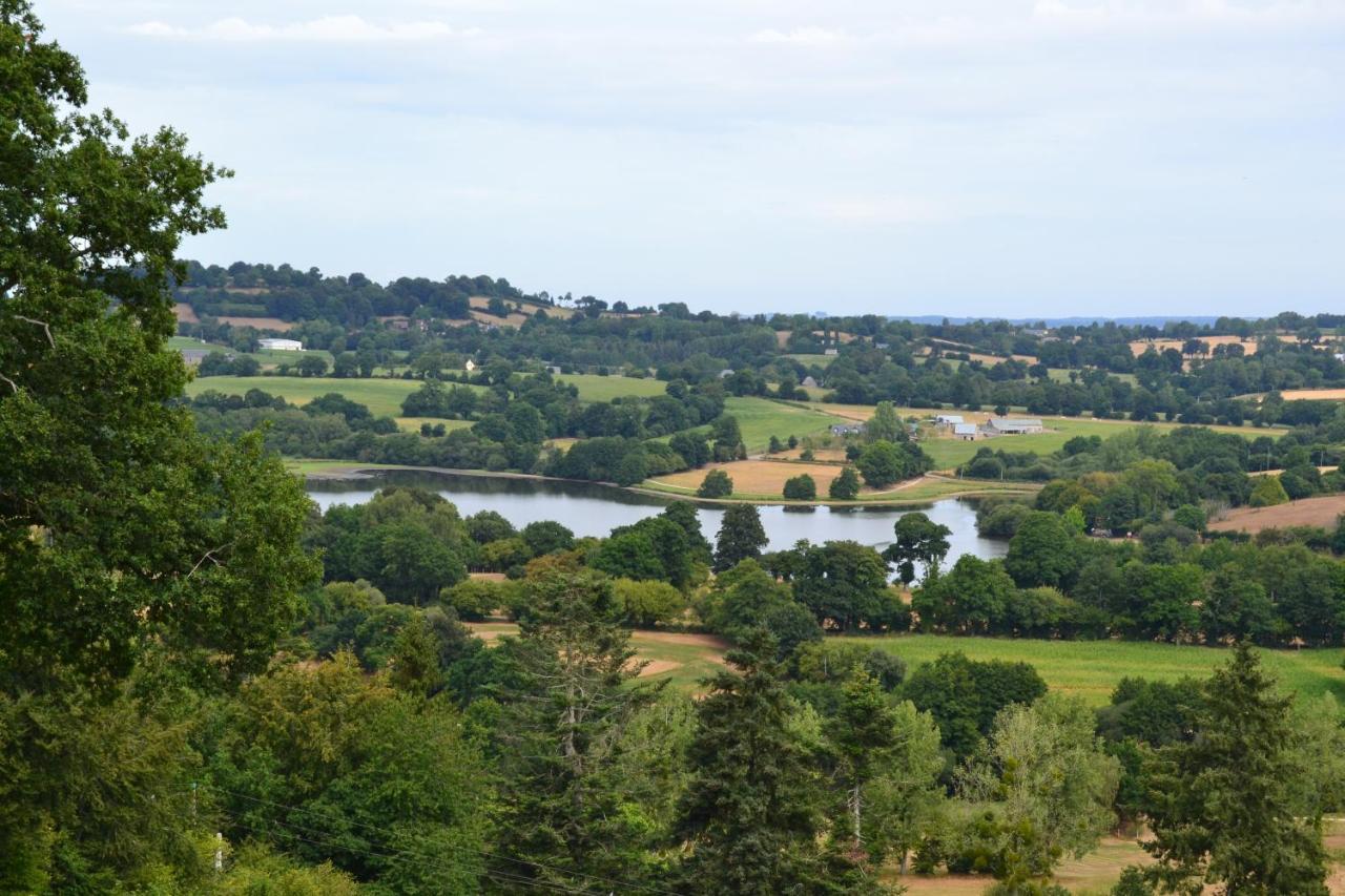 Beautiful Lake View 3 Bedroom Chalet. Saint-Manvieu-Bocage エクステリア 写真